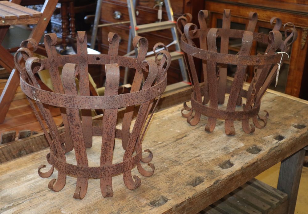 A pair of fire brasiers, diameter 42cm, H.38cm